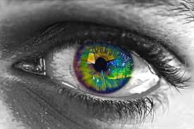 Mal de tête qui tape dans les yeux